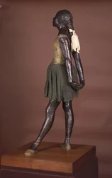 Bailarina de ballet, vestida